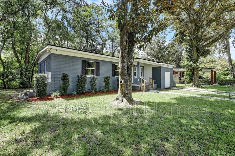 Jacksonville House: 2608 Larkspur Ave
