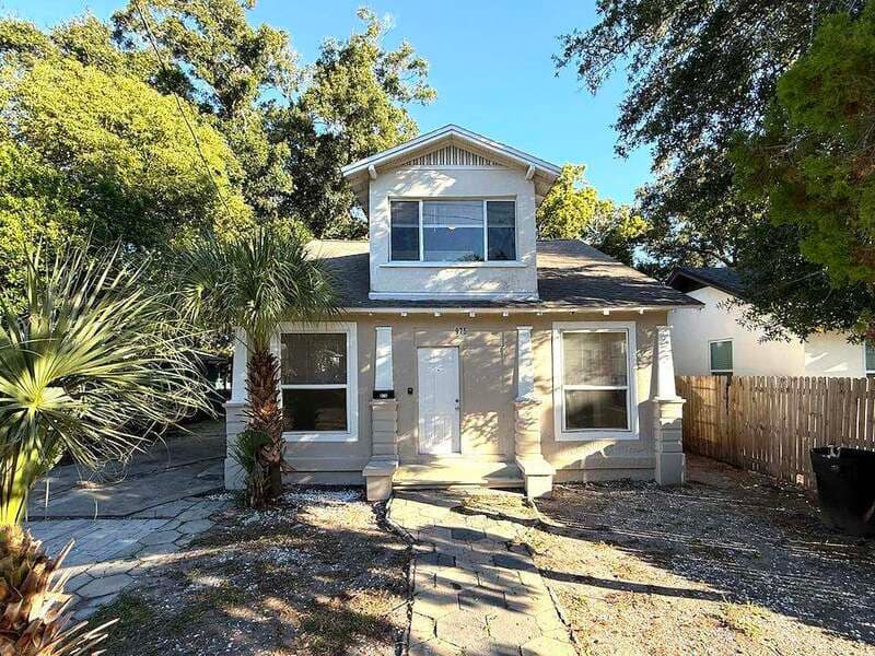 St. Petersburg House: 975 13th Avenue South
