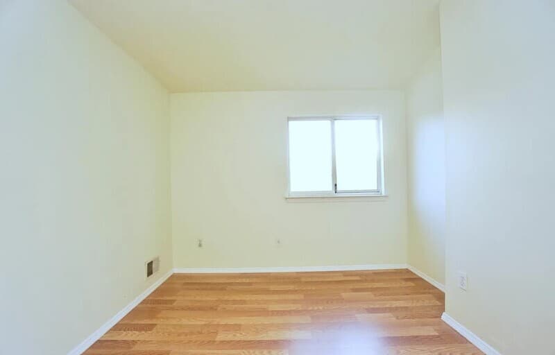 staten island Townhome: 26 Roosevelt Ave