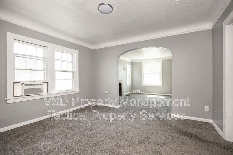Cleveland Condo: 14717 Milverton Rd