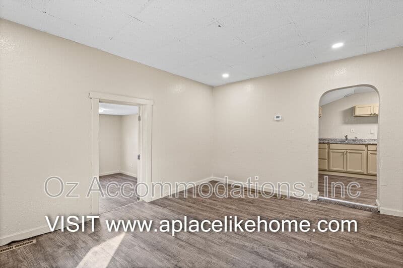 Kansas City House: 1501 N 29th St
