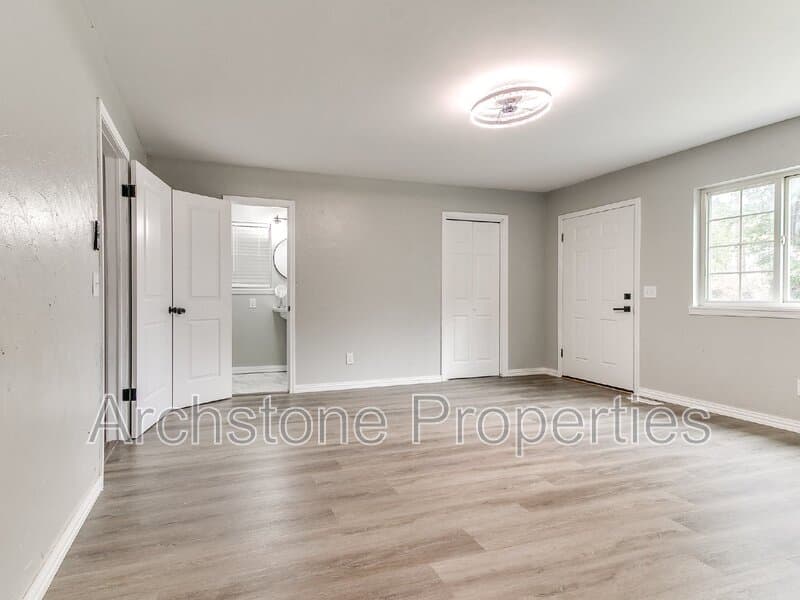 Oklahoma City House: 2617 Northwest 37th Street