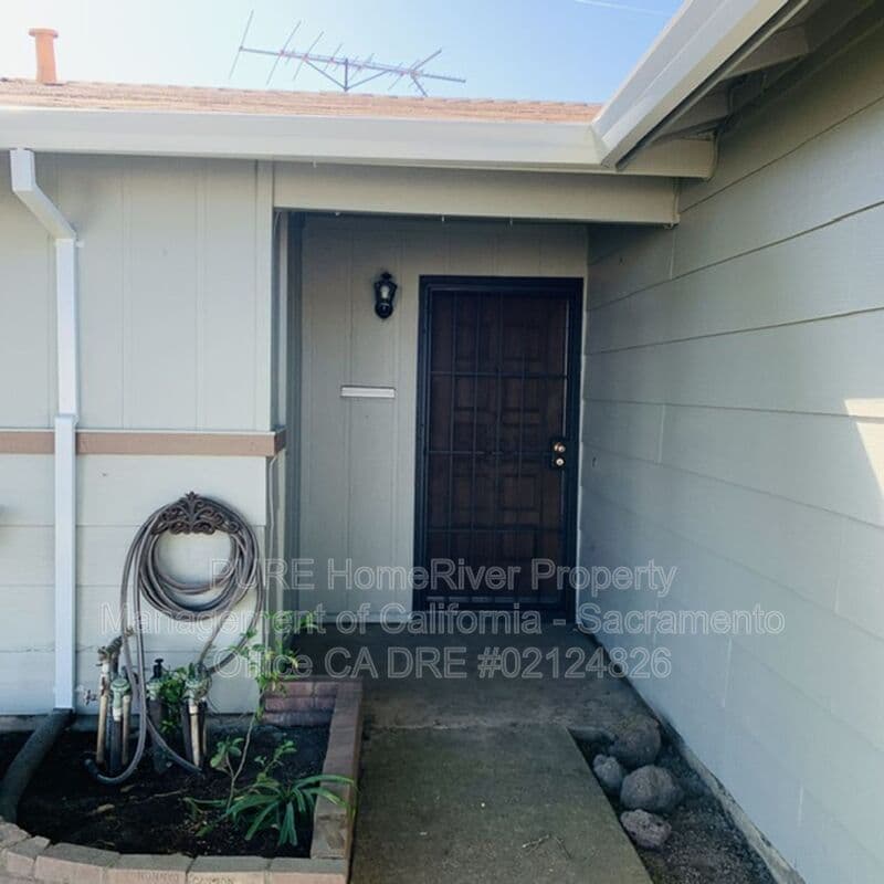 Sacramento House: 5320 Andrea Boulevard