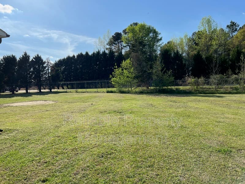 Smithfield House: 156 Yellow Stone Lane