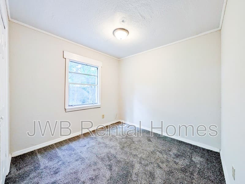 Jacksonville House: 2942 Bethel Ct