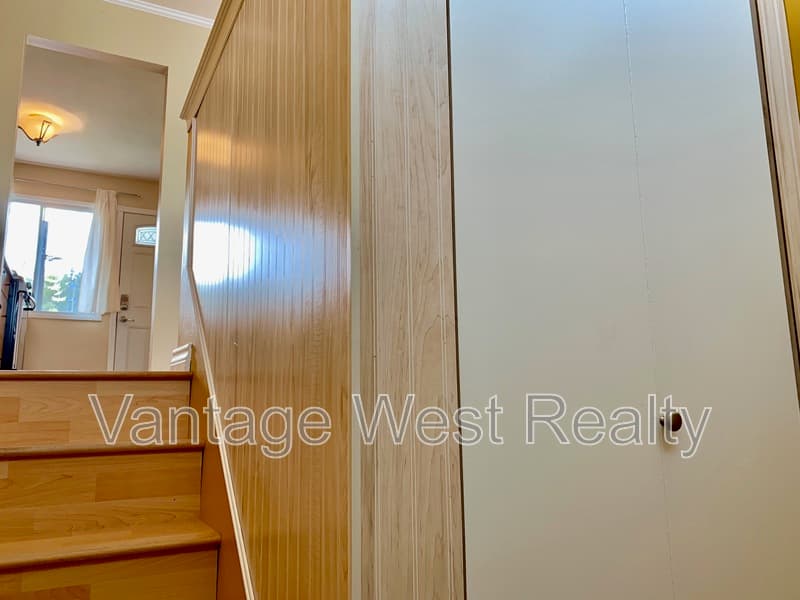 Kelowna House: 2677a Springfield Rd
