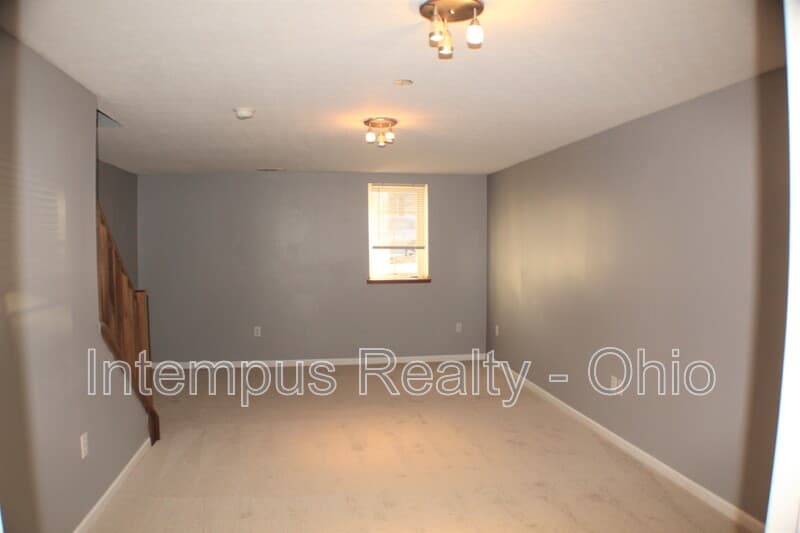 Canal Winchester House: 6522 Crab Apple Dr