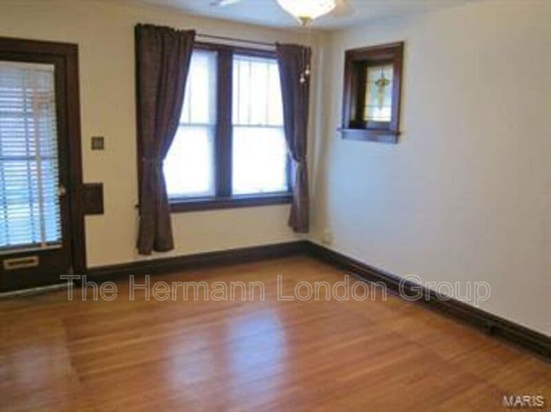 Saint Louis Condo: 4515-4517 Rosa