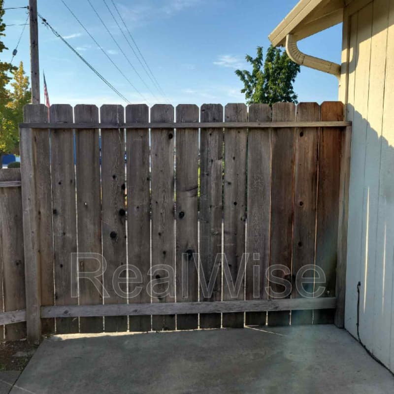 Grants Pass House: 224 Henderson Ln