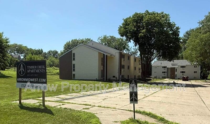 Clarinda House: 1010 North 16th Street