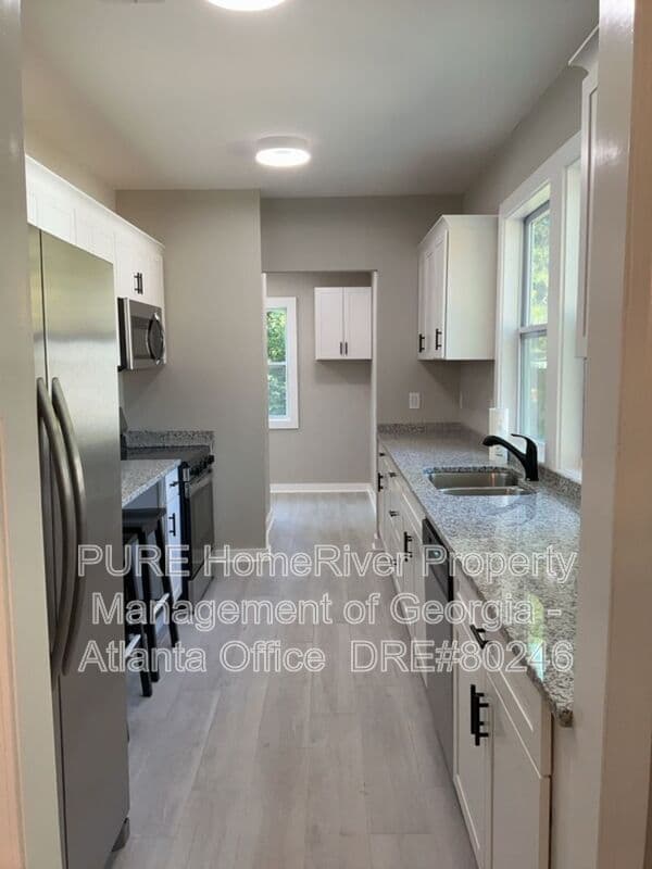 East Pt House: 2172 Ben Hill Rd