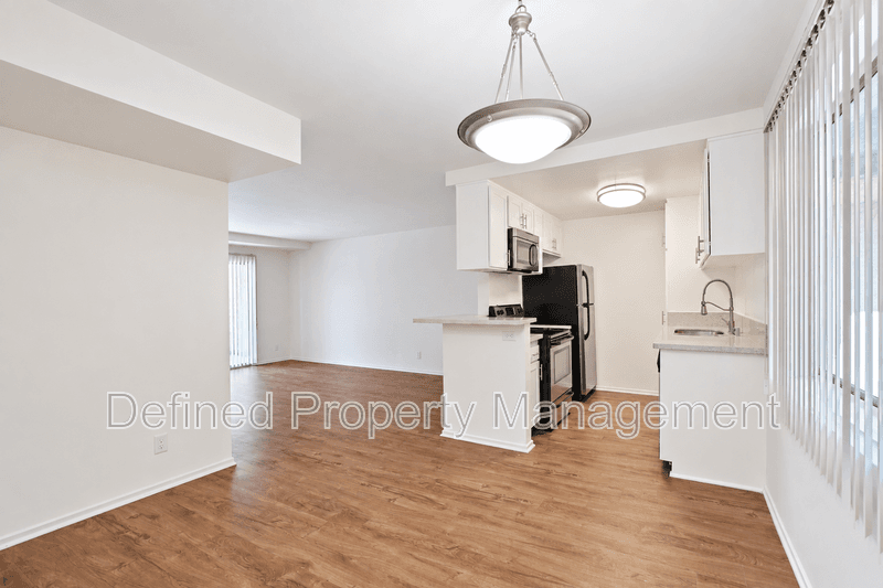 Sherman Oaks Condo: 4701 NATICK AVE