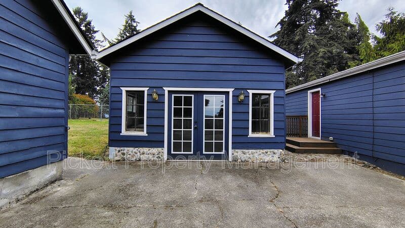 Port Orchard House: 11438 SE Regatta View Ln