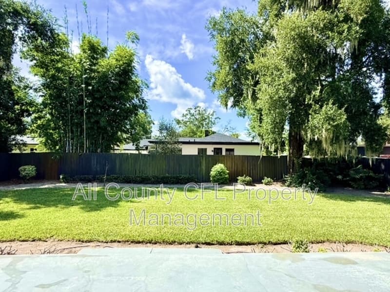 Orlando House: 2408 Corrine Drive