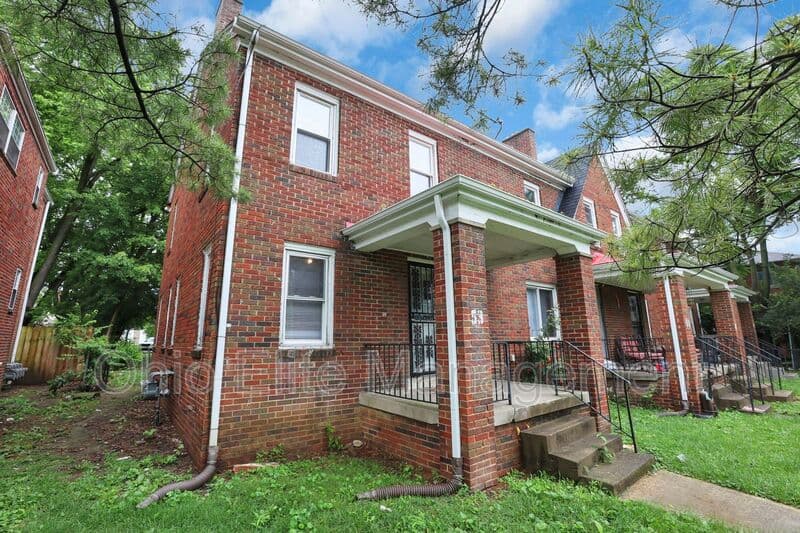 Columbus House: 53 S Burgess Ave