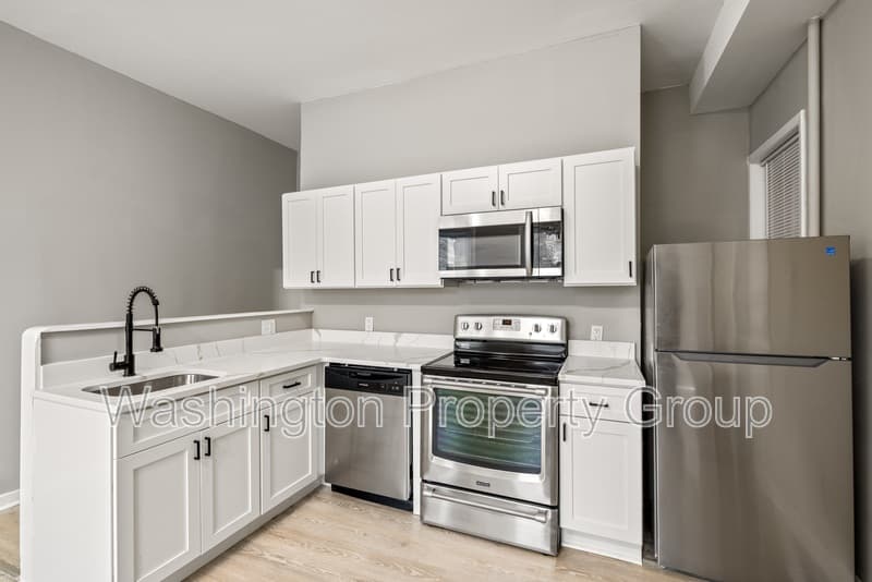 Baltimore House: 206 E 25th St