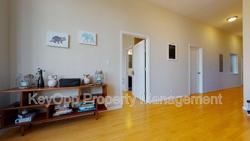 San Francisco Condo: 2332 Taraval Street