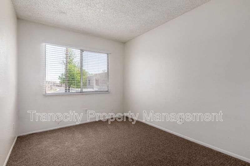 Mesa House: 600 S Dobson #102