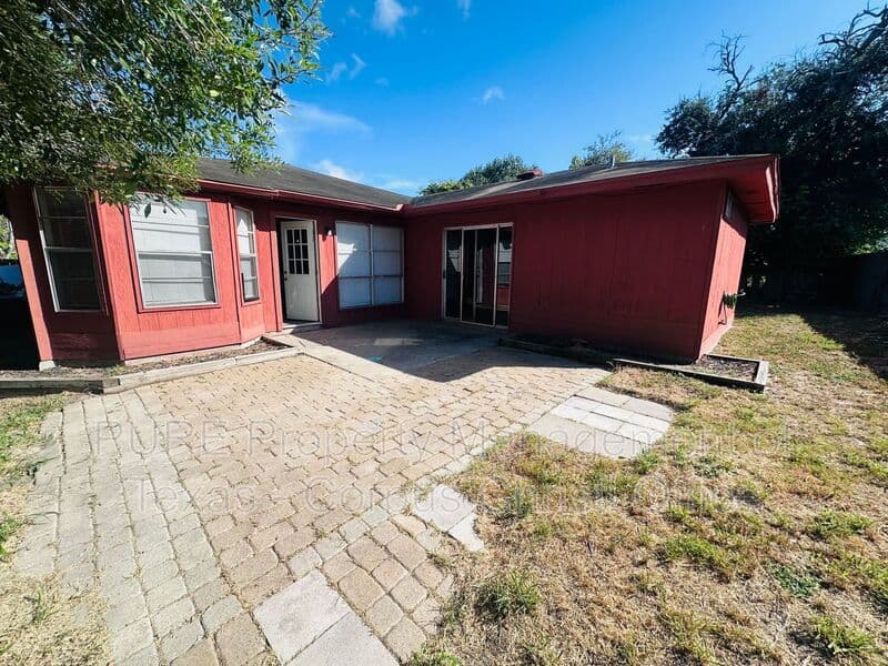 Corpus Christi House: 862 Siskin Circle