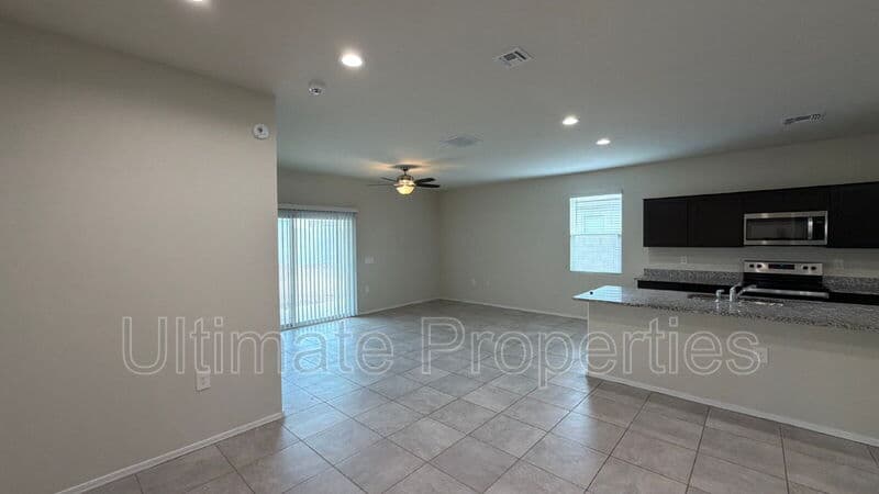 Surprise House: 18566 W Hackamore Dr