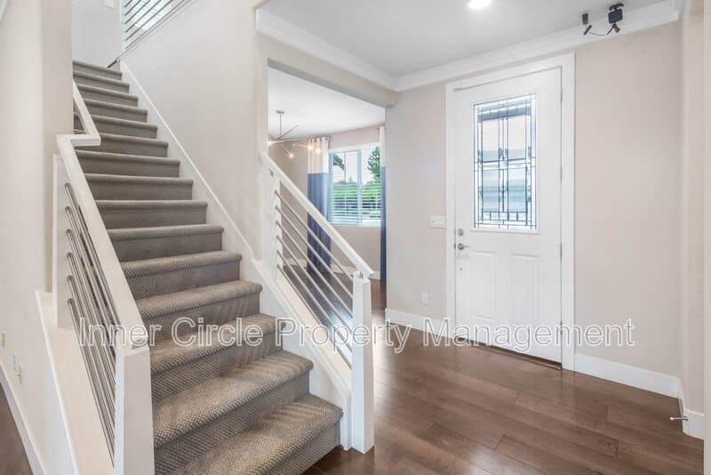 Brentwood House: 376 Bougainvilla Drive