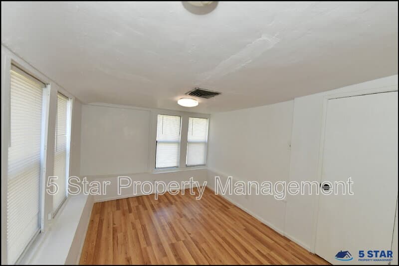 El Paso House: 7817 West Dr