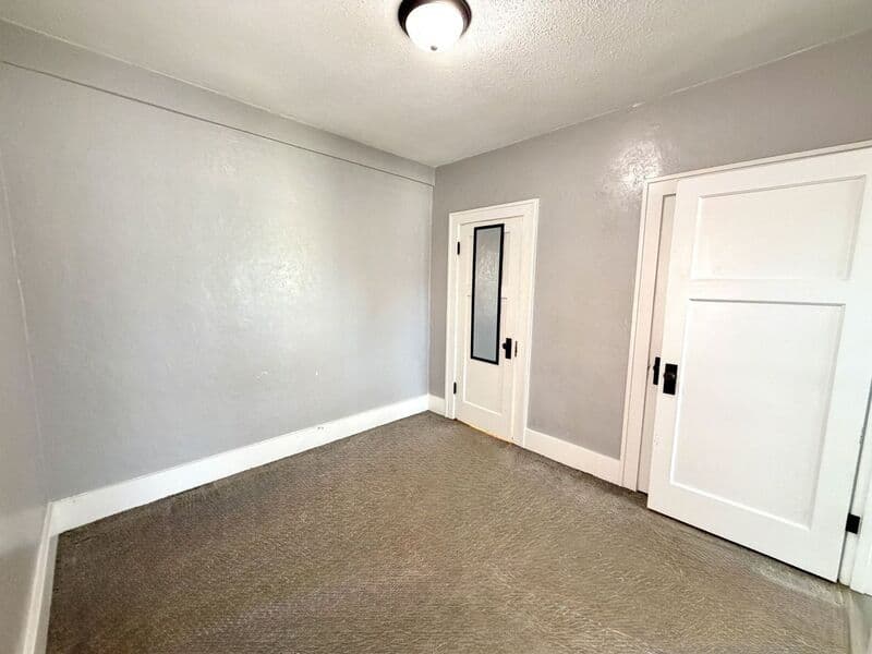 Huron House: 546 Dakota Ave S