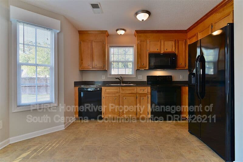 Elgin House: 20 Sugar Maple Ct