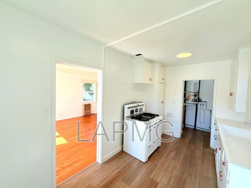 Los Angeles House: 3531 12th Avenue