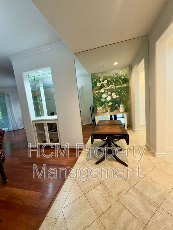 Irvine House: 2233 Martin