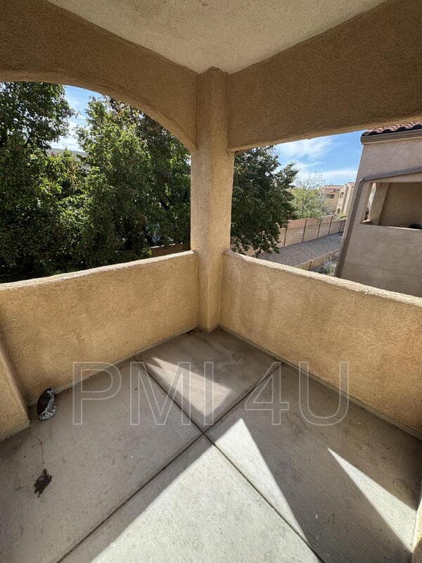 Albuquerque House: 6800 Vista Del Norte Rd NE