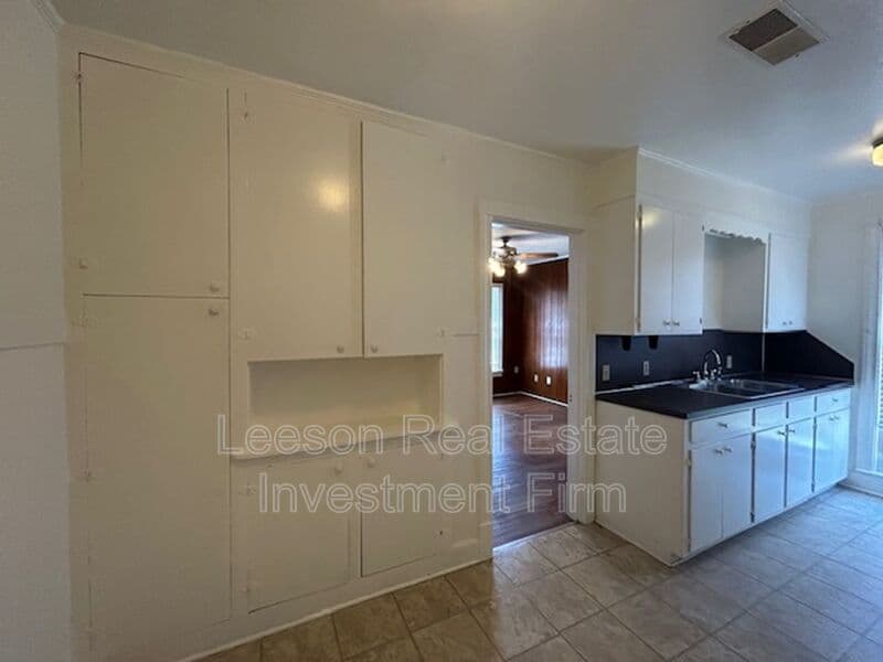 Shreveport House: 3429 Beverly Pl