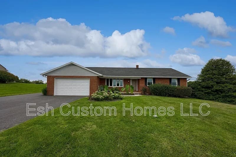 Lancaster House: 2208 Forry Road