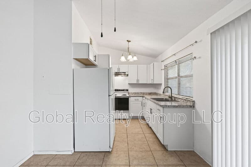 Live Oak House: 7713 Narrow Pass St