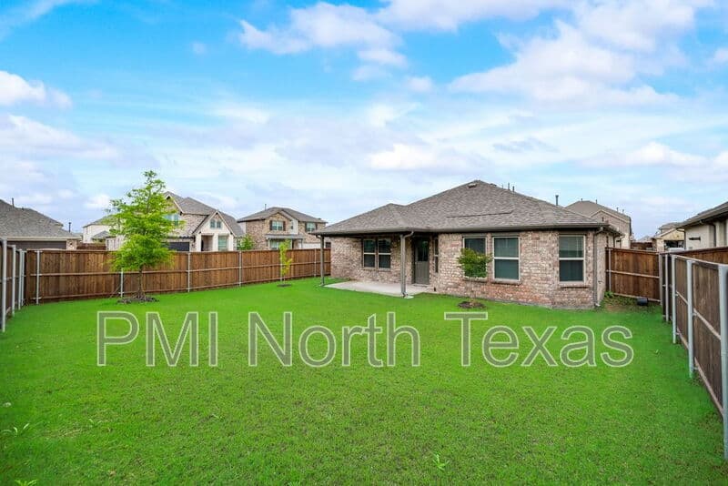 Celina House: 4544 Hemingway Ave