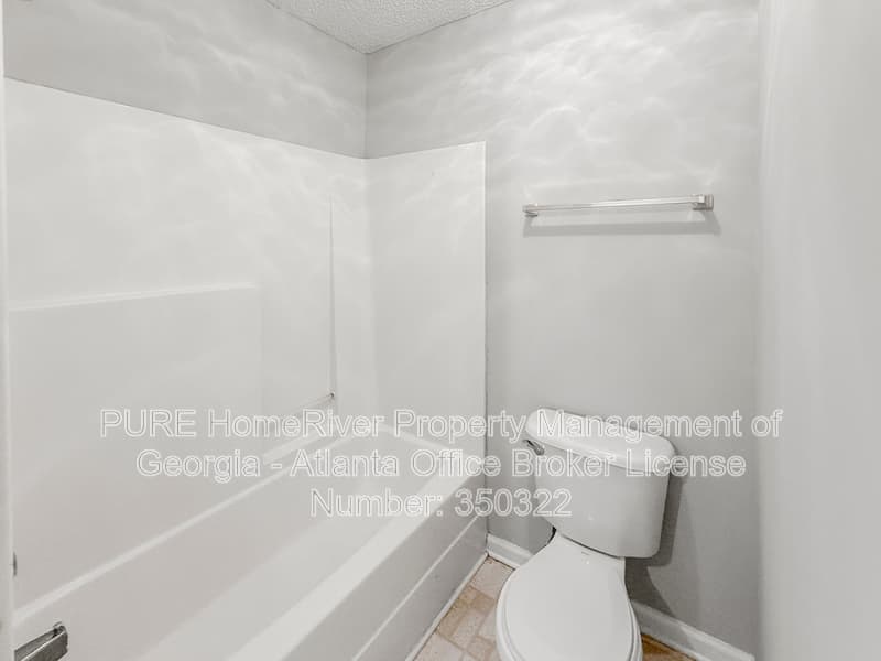 Hampton House: 10867 Knotty Pine Pl