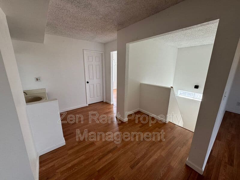 Coolidge House: 940 N Sonora Street