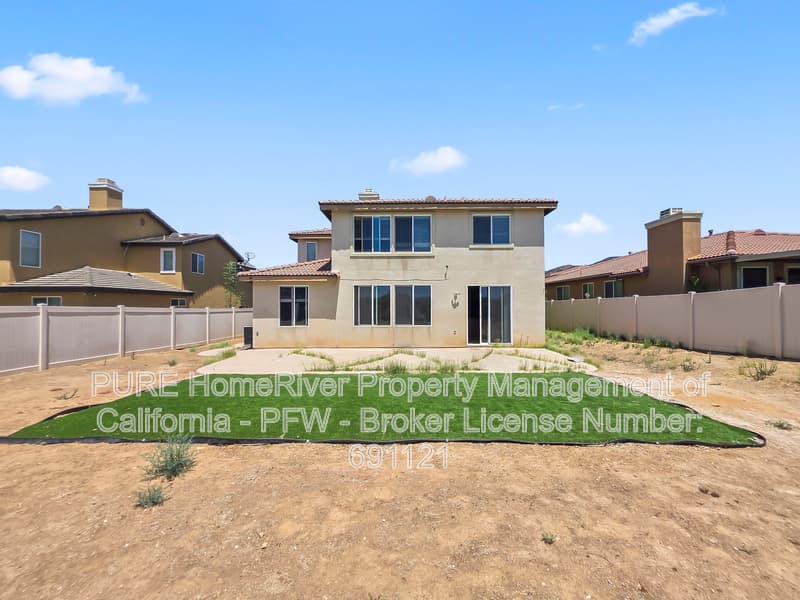 Wildomar House: 23655 Glazebrook Rd