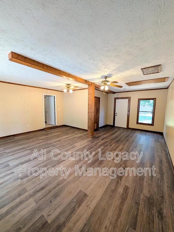 Auburn House: 125 Governors Rdg