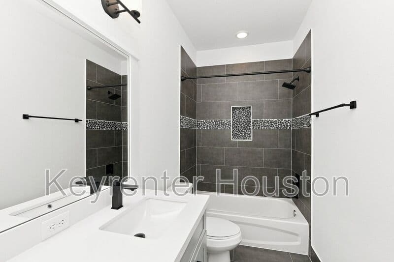 Houston House: 2908 Stevens St