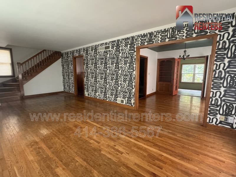 Bay View House: 2913 E Rhode Island Avenue
