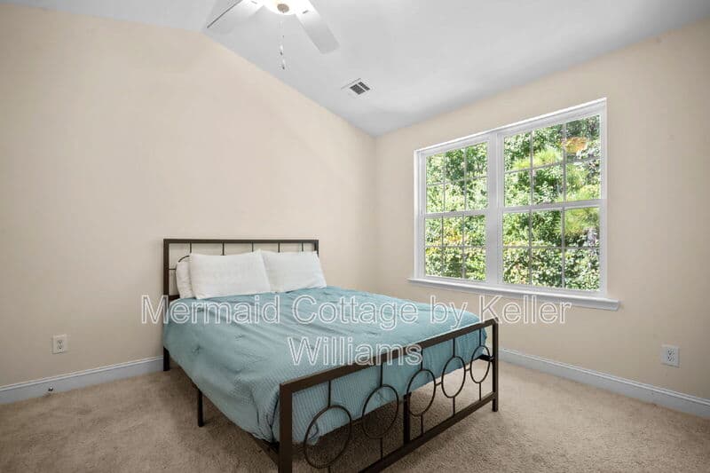 Beaufort Townhome: 222 Admiration Avenue