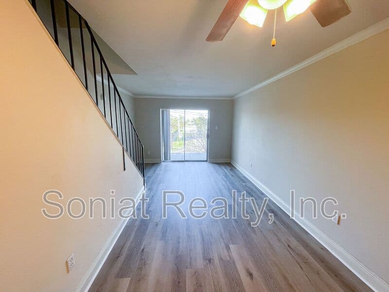 Metairie Condo: 3805 Houma Blvd