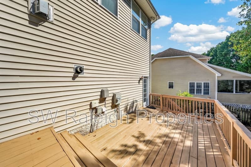 Apex House: 1412 Willow Leaf Way
