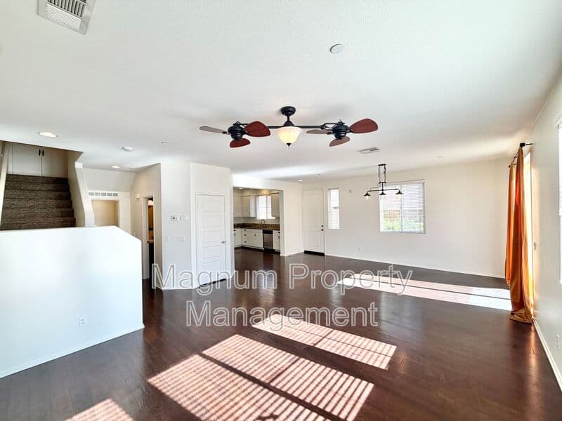 Temecula House: 28075 Calle Bonita