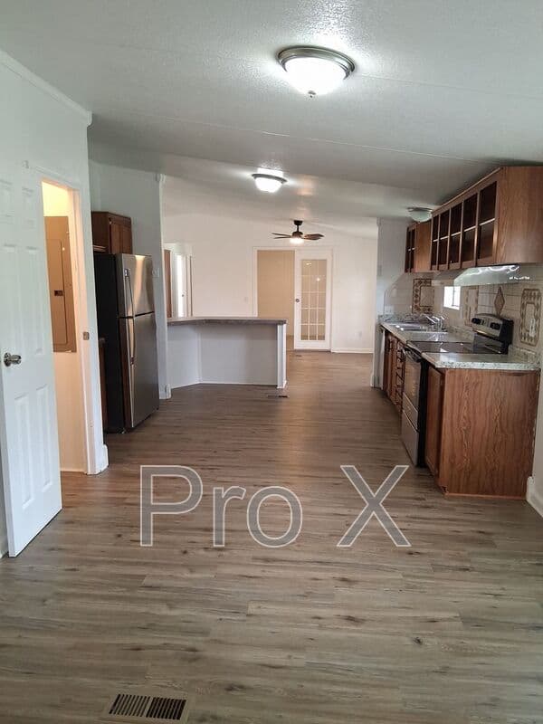 Cave Springs House: 910 Sands Rd