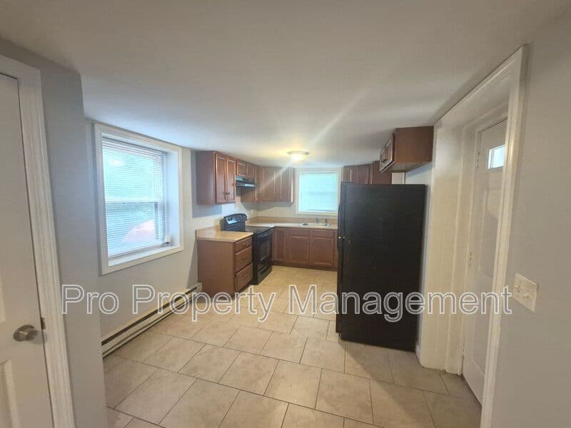 Oakville House: 14 Edgewood Rd