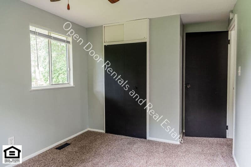 Fort Wayne House: 6718 Raintree Road