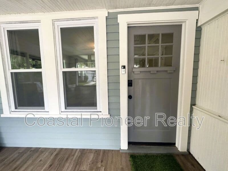 Tampa House: 115 W Plymouth St