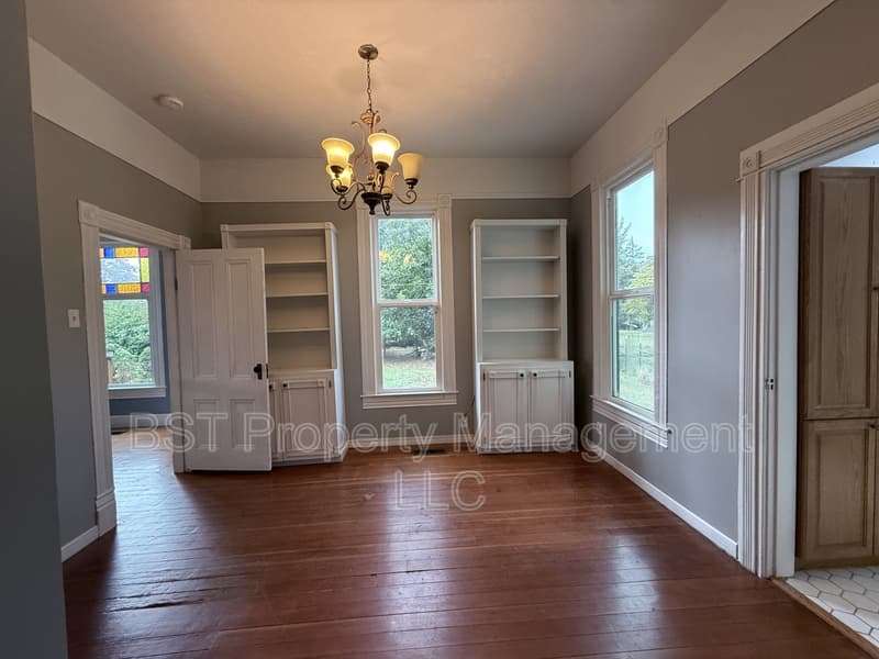 Silverton House: 1067 Oak Street - 1